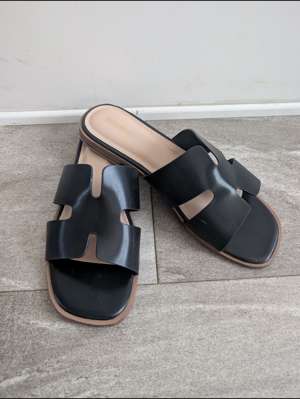 Black Cushionaire Cutout Slide Sandals for Women 10W